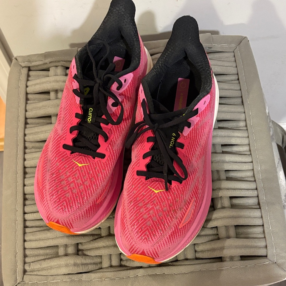 Hoka Women's Vibrant Pink and Black Running Shoes (Clifton 9)***NOBOX***